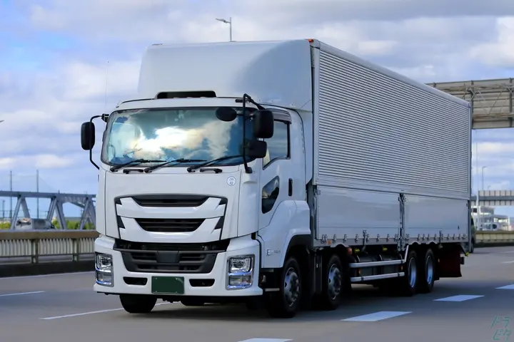 茨城県常総市の大型トラックドライバーの求人情報イメージ - 株式会社てんころるん （関東トナミ運輸株式会社 水海道営業所） - No.78830-01