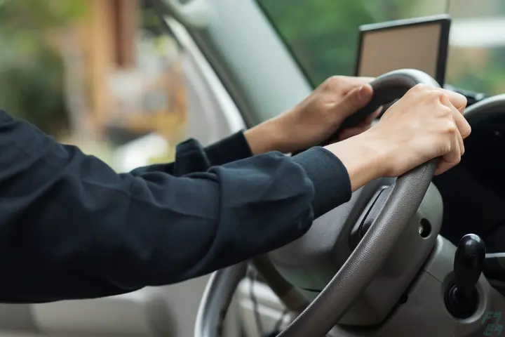 ≪中型＊月40万可≫車両・ガソリン・高速無料★日勤のみ