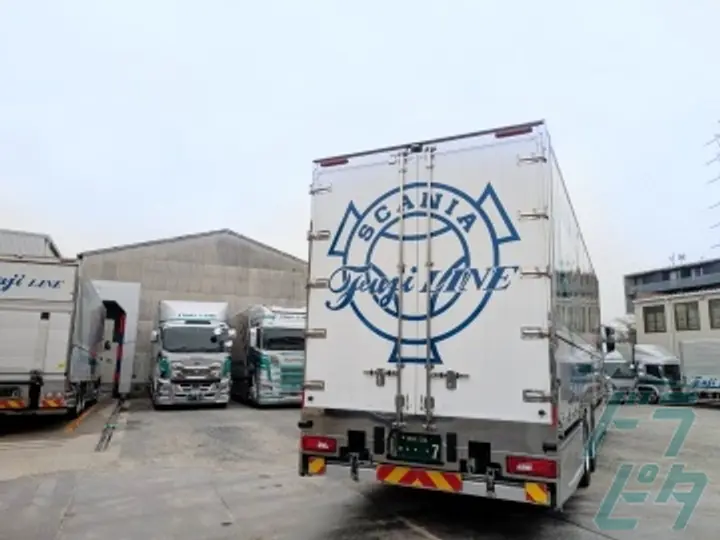 神奈川県横浜市都筑区東方町の大型トラックドライバーの求人情報イメージ - 株式会社フジライン 横浜本社 - No.79688-02