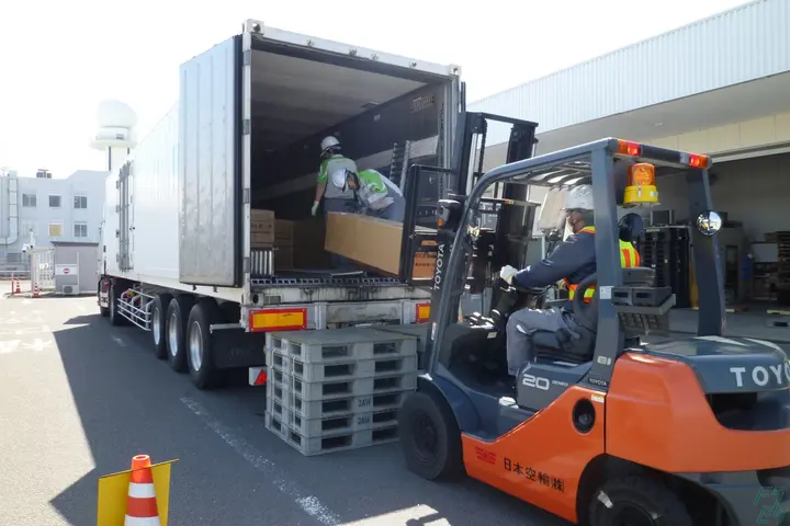 鹿児島県霧島市のフォークリフトオペレーターの求人情報イメージ - 日本空輸株式会社　九州支店 - No.78956-01