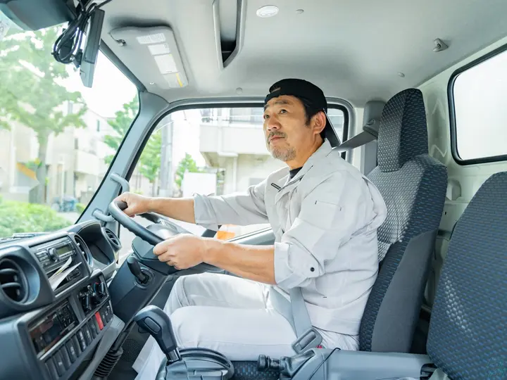 宮城県岩沼市の大型トラックドライバーの求人情報イメージ - 株式会社SHINKOロジ 仙台営業所 - No.80093-04