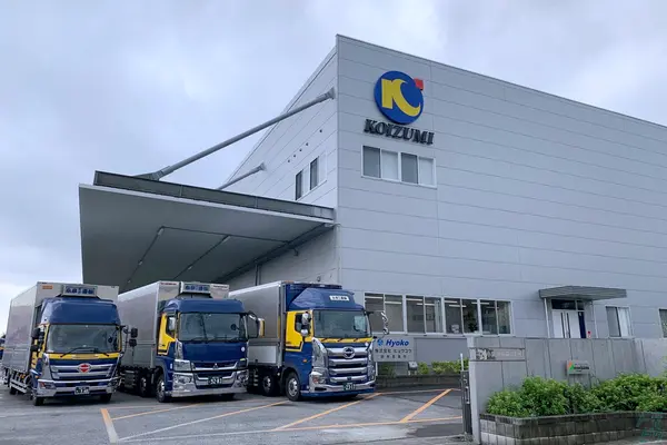 埼玉県所沢市の小型トラックドライバーの求人情報イメージ - 小泉運輸株式会社 本社営業所 - No.82233-01