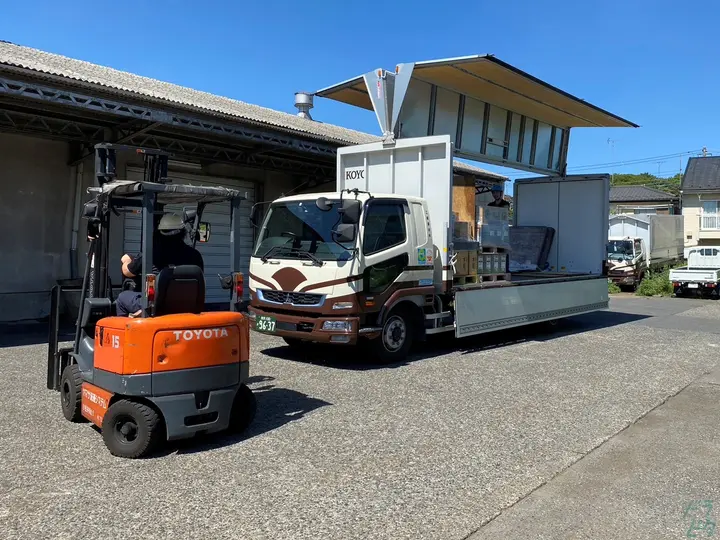 東京都小金井市の大型トラックドライバーの求人情報イメージ - 江陽運送株式会社 小金井営業所 - No.80992-03