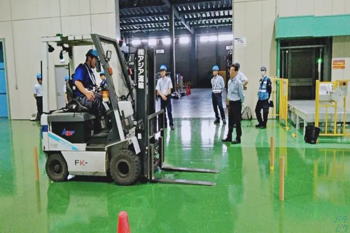 「プライベート重視」を叶える◎日勤の構内作業員／正社員