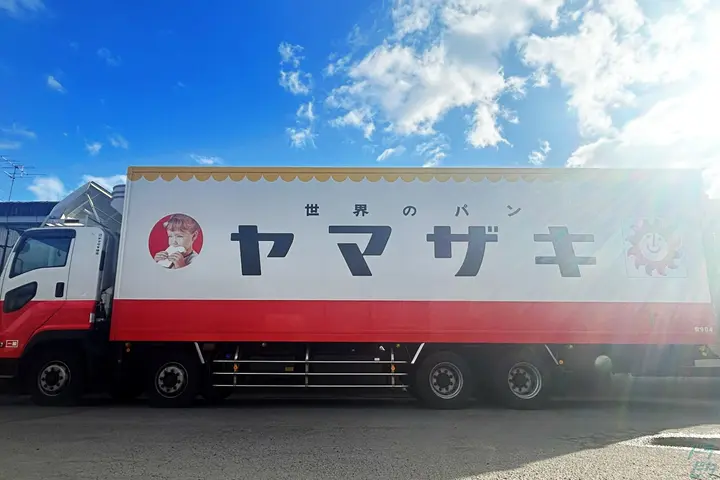 京都府久世郡久御山町の大型トラックドライバーの求人情報イメージ - 株式会社ヤマザキ物流 京都営業所 - No.81910-01