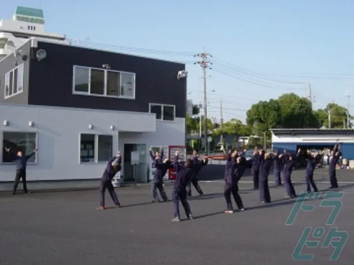 愛知県春日井市の大型トラックドライバーの求人情報イメージ - 株式会社中部 本社 - No.82080-03