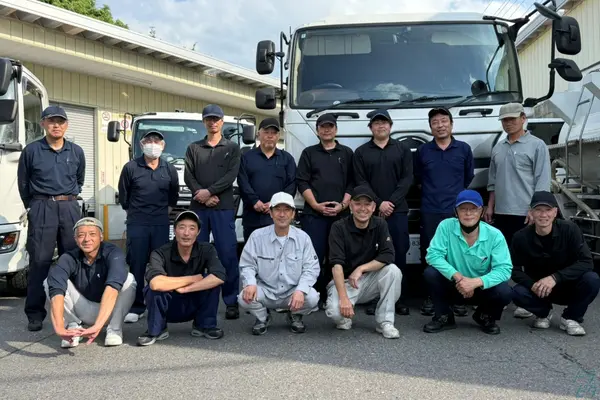 長野県茅野市の大型トラックドライバーの求人情報イメージ - 株式会社土田商店 諏訪化成品センター - No.82249-01