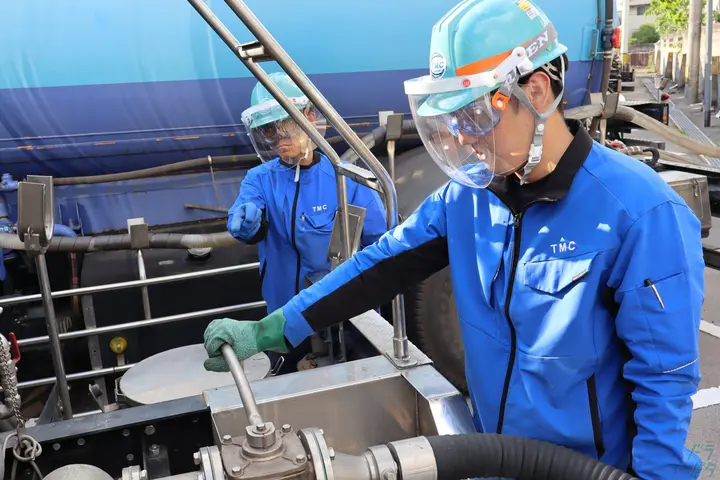 広島県福山市の大型トラックドライバーの求人情報イメージ - 株式会社トムコ 運輸事業所　福山営業所 - No.82449-01