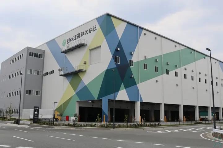 月30万円以上可！創業70年の安心感◎安定のリフト作業