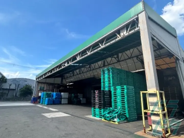大阪府摂津市の大型トラックドライバーの求人情報イメージ - 株式会社合通ロジ 摂津配送センター - No.83532-03