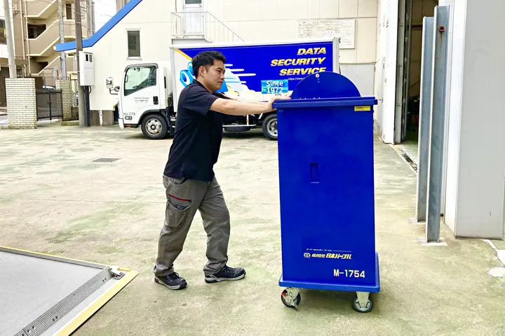 東京都大田区の中型トラックドライバーの求人情報イメージ - 株式会社日本パープル トランスポートサービスセンター - No.84082-01