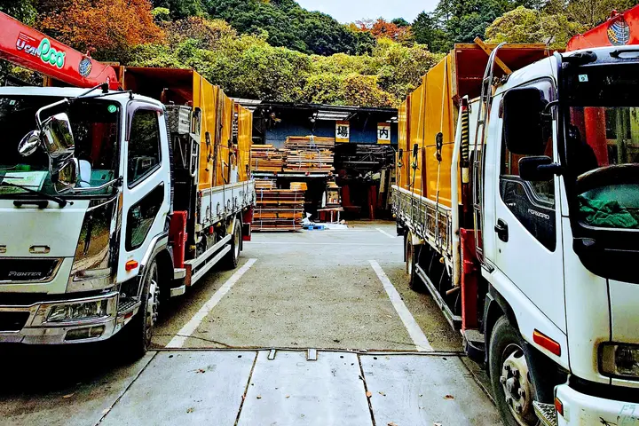 ＼寮完備で新生活応援！／日勤＊地場の大型ドライバー