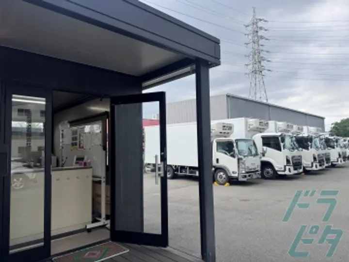 大阪府堺市西区の中型トラックドライバーの求人情報イメージ - 丸宮運送有限会社 - No.84410-03