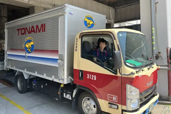 大阪府大阪市鶴見区の中型トラックドライバーの求人情報イメージ - トナミ運輸株式会社　大阪中央支店 - No.91770-01