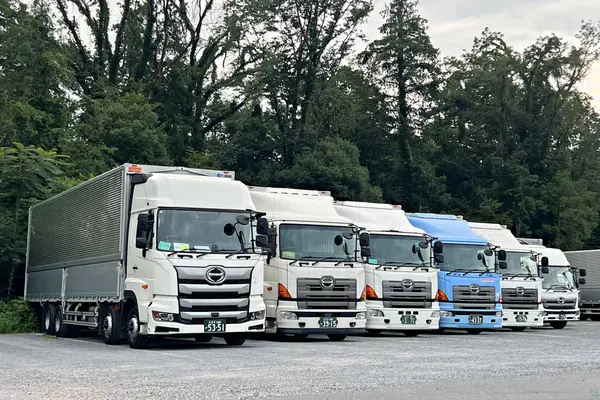 東京都西多摩郡瑞穂町の大型トラックドライバーの求人情報イメージ - 株式会社グリット 本社営業所 - No.88937-01