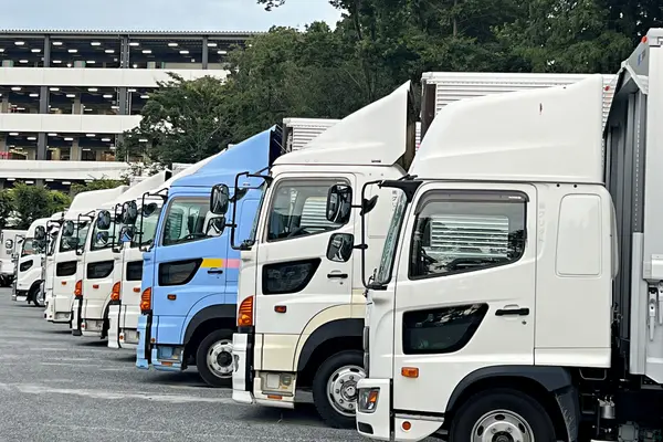 東京都西多摩郡瑞穂町の大型トラックドライバーの求人情報イメージ - 株式会社グリット 本社営業所 - No.88972-01