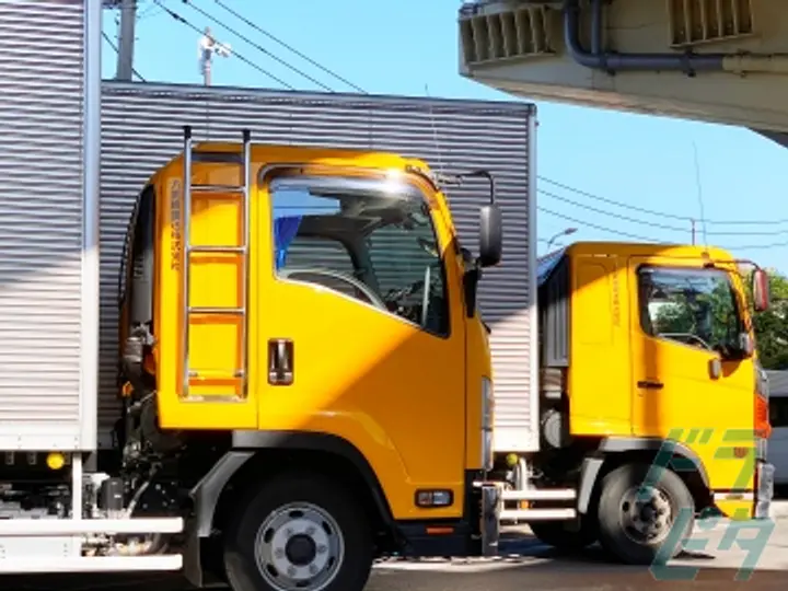 埼玉県八潮市の中型トラックドライバーの求人情報イメージ - 八武崎運送株式会社 東京センター - No.85526-02