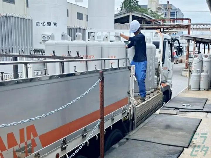 神奈川県藤沢市の大型トラックドライバーの求人情報イメージ - 株式会社イワサワ 藤沢営業所 - No.85688-03