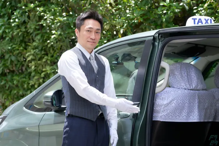 近距離＆専用乗り場あり！未経験OKのタクシードライバー