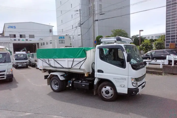 年収460万円～！日勤＊完全週休2日の中型ドライバー