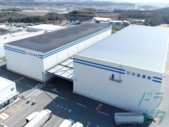 兵庫県神戸市西区神出町田井の大型トラックドライバーの求人情報イメージ - 株式会社吉富運輸 神戸営業所 - No.87926-02