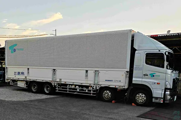 三重県四日市市の大型トラックドライバーの求人情報イメージ - 株式会社高布 - No.88570-01