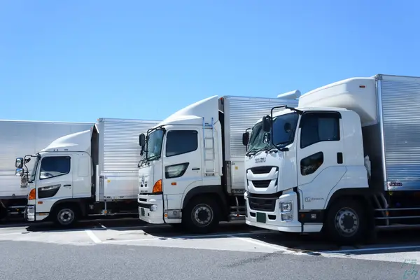 福島県郡山市の大型トラックドライバーの求人情報イメージ - 株式会社福島輸送 郡山本社 - No.90338-01