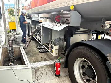 山梨県笛吹市の大型トラックドライバーの求人情報イメージ - 甲菱運輸株式会社 本社 - No.90011-03