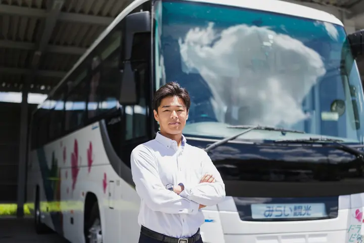 東京都葛飾区の観光バス乗務員の求人情報イメージ - ドラピタエージェント人材紹介　有限会社武元重機 - No.90698-01