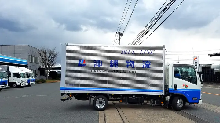 福岡県福岡市東区蒲田の中型トラックドライバーの求人情報イメージ - 株式会社沖縄物流 福岡支店 - No.86364-03