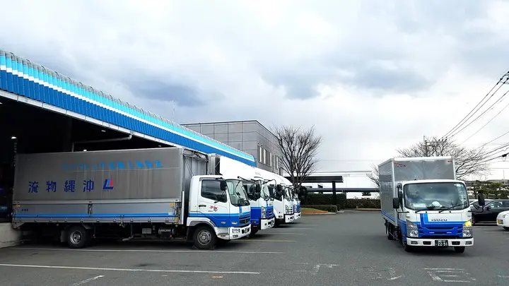 福岡県福岡市東区蒲田の中型トラックドライバーの求人情報イメージ - 株式会社沖縄物流 福岡支店 - No.86364-02