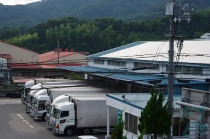 広島県府中市本山町の大型トラックドライバーの求人情報イメージ - 府中高速運輸株式会社 本社 - No.87361-04