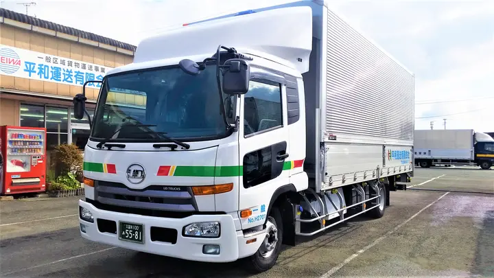 福岡県久留米市東合川の中型トラックドライバーの求人情報イメージ - 平和運送有限会社 - No.86605-02