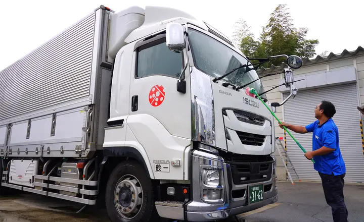 熊本県山鹿市方保田の大型トラックドライバーの求人情報イメージ - 株式会社F.Tamaya 熊本営業所 - No.86400-03