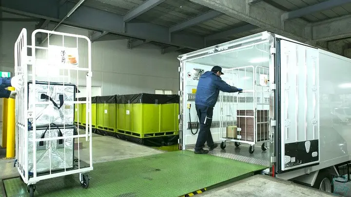 神奈川県川崎市川崎区浮島町の中型トラックドライバーの求人情報イメージ - 株式会社サンワネッツ 川崎物流センター - No.87005-03