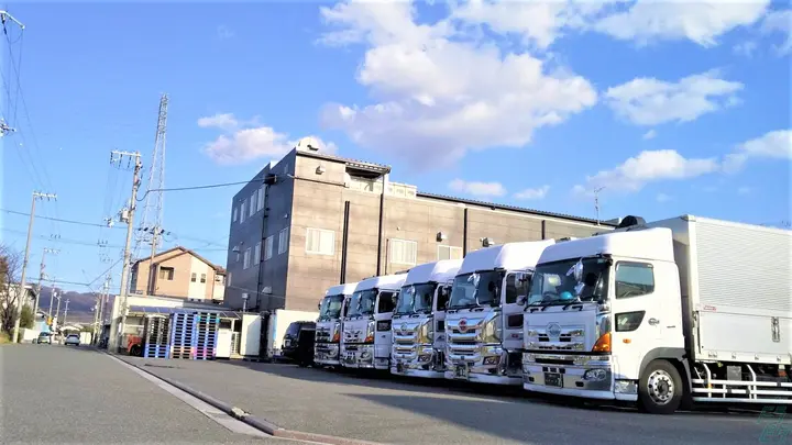 京都府久世郡久御山町市田新珠城の中型トラックドライバーの求人情報イメージ - 有限会社秀吉 京都営業所 - No.87319-02
