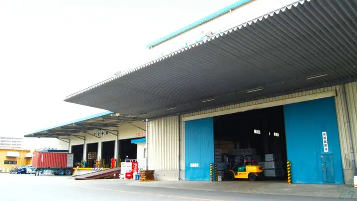 福岡県北九州市若松区北浜のトレーラー（牽引）の求人情報イメージ - 鶴丸海運グループ 株式会社トラヴァンス 本社 - No.87583-02