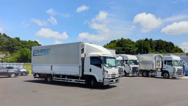 千葉県香取郡多古町染井の中型トラックドライバーの求人情報イメージ - 株式会社北四国産業 千葉支店 - No.87746-02