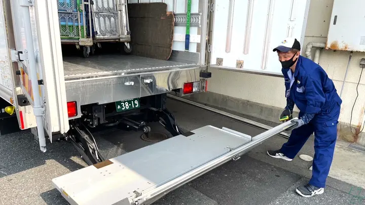 京都府京都市南区吉祥院嶋野間詰町の中型トラックドライバーの求人情報イメージ - 株式会社吉川フローズンサプライ 京都営業所 - No.87540-04